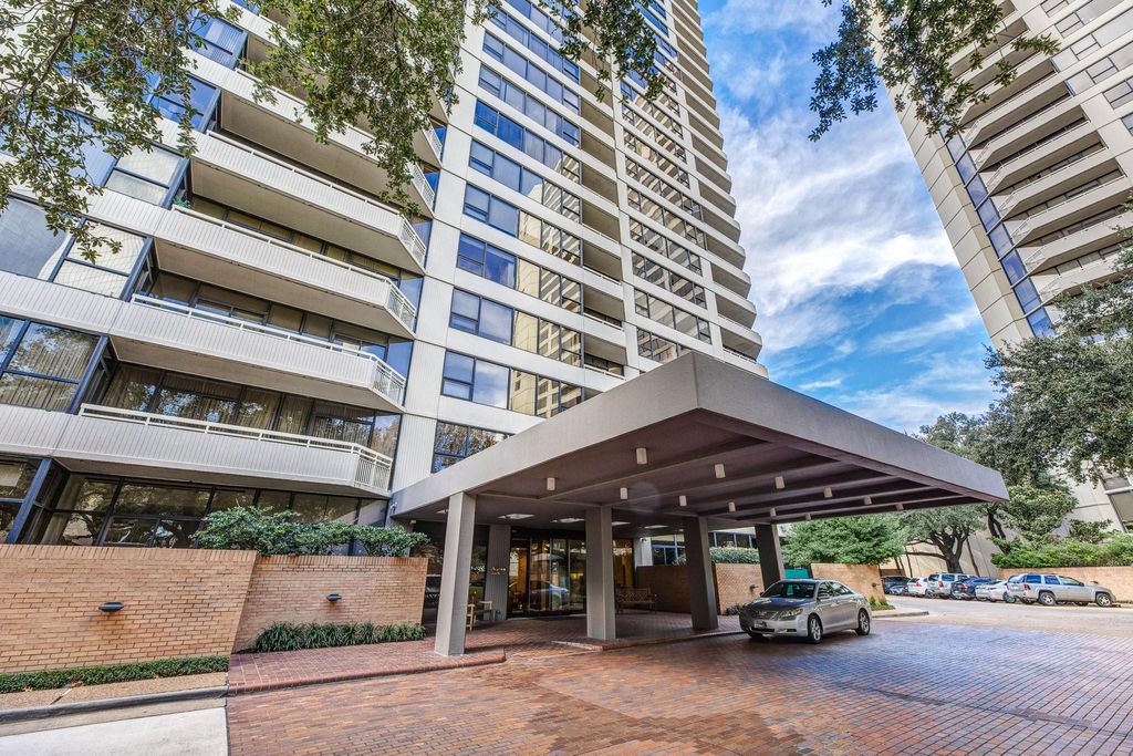 Photo of 15 Greenway Plaza #5C, Houston, TX 77046 (MLS # 54838909)