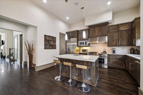 Photo of 1416 Lake Pointe Parkway, Sugar Land, TX 77478 (MLS # 20642481)