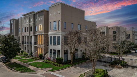 Townhouse For Sale - 1416 Lake Pointe Parkway<br/> Sugar Land, TX 77478