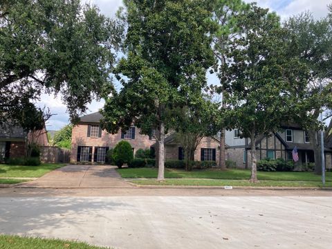 Photo of 1819 Riverbend Crossing, Sugar Land, TX 77478 (MLS # 22346290)