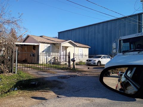 Property photo of 11914 Anchick Street, Houston, TX 77076