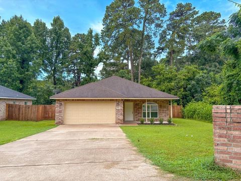 Photo of 332 Green Leaf Street, Huntsville, TX 77340 (MLS # 22298833)