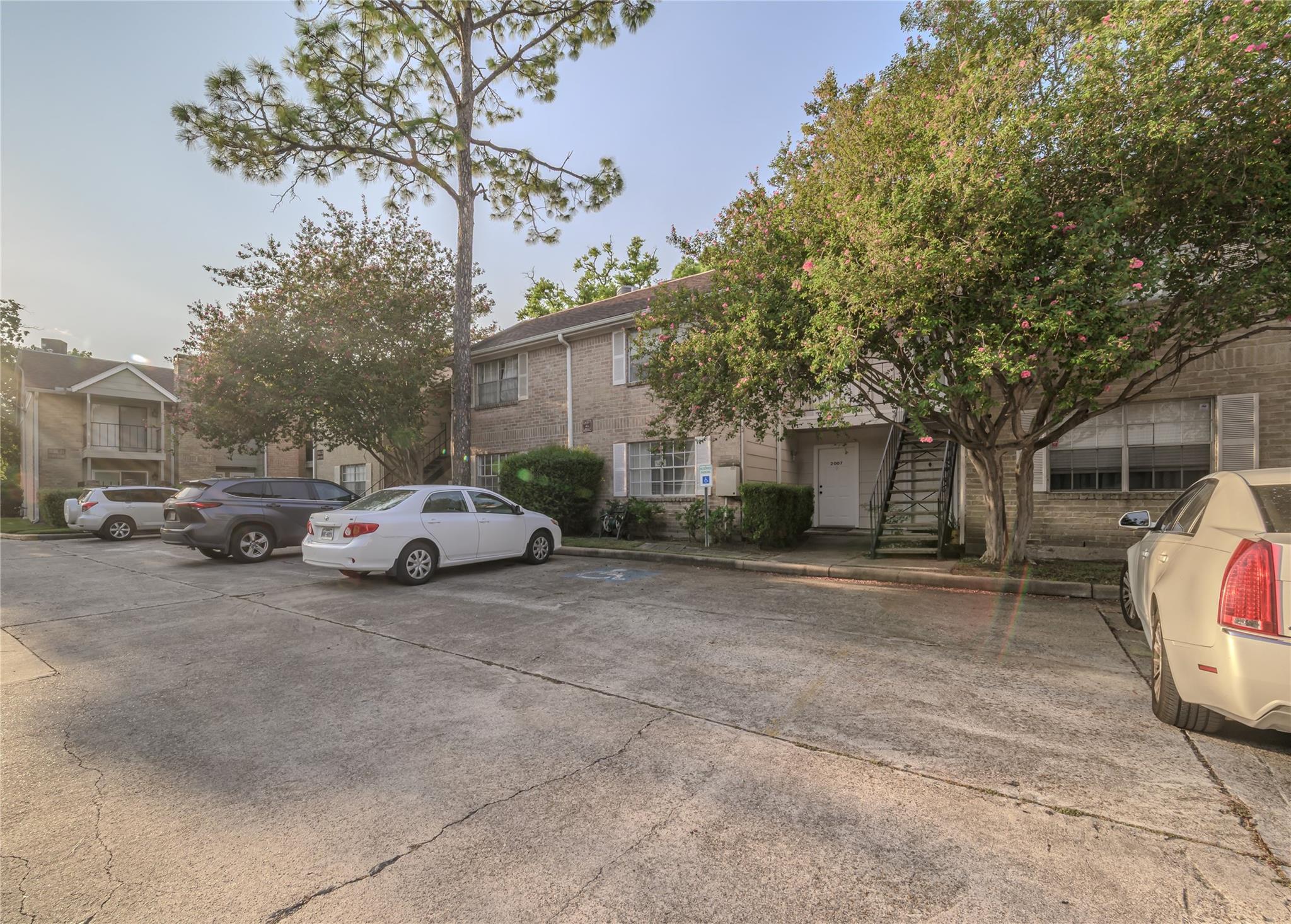 Houston, Texas 77063, United States, 1 Bedroom Bedrooms, ,1 BathroomBathrooms,Residential,Pending,211078