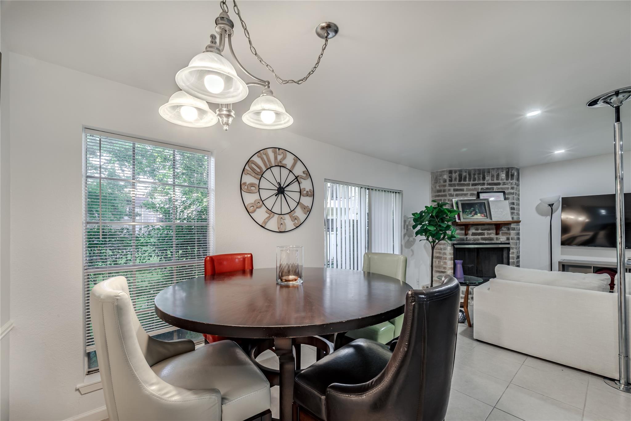 Houston, Texas 77063, United States, 1 Bedroom Bedrooms, ,1 BathroomBathrooms,Residential,Pending,211078