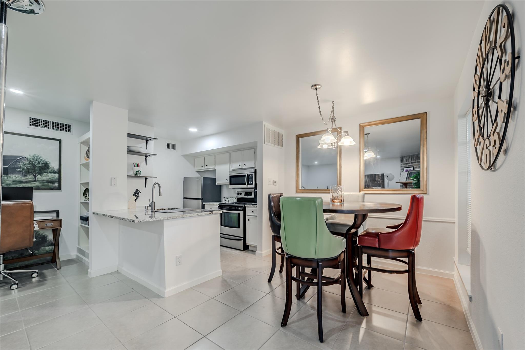 Houston, Texas 77063, United States, 1 Bedroom Bedrooms, ,1 BathroomBathrooms,Residential,Pending,211078