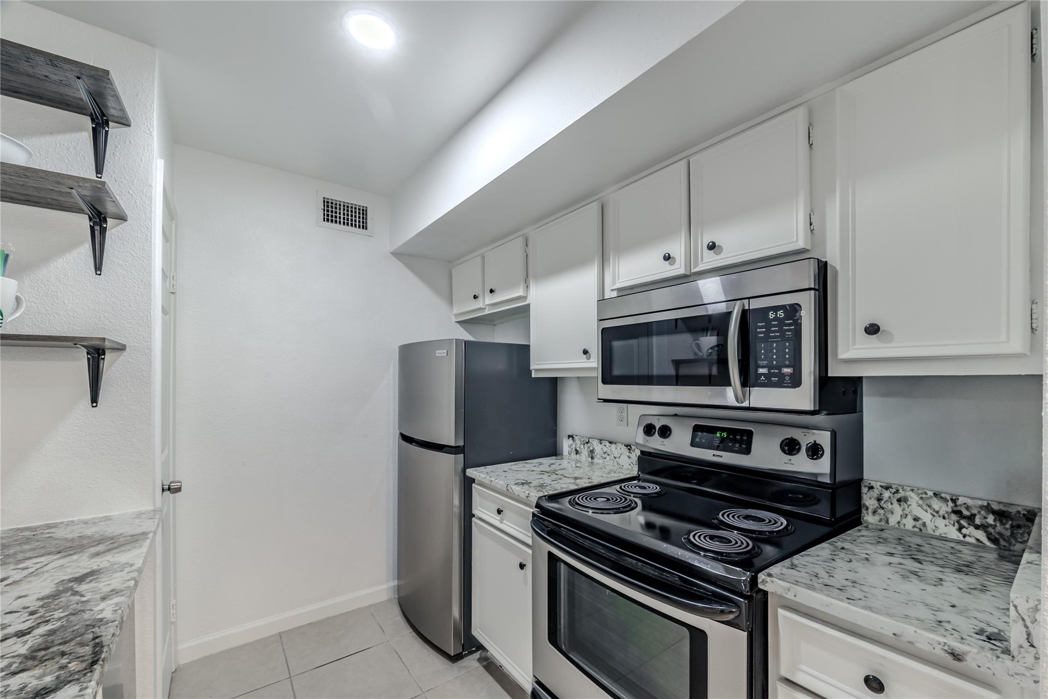 Houston, Texas 77063, United States, 1 Bedroom Bedrooms, ,1 BathroomBathrooms,Residential,Pending,211078