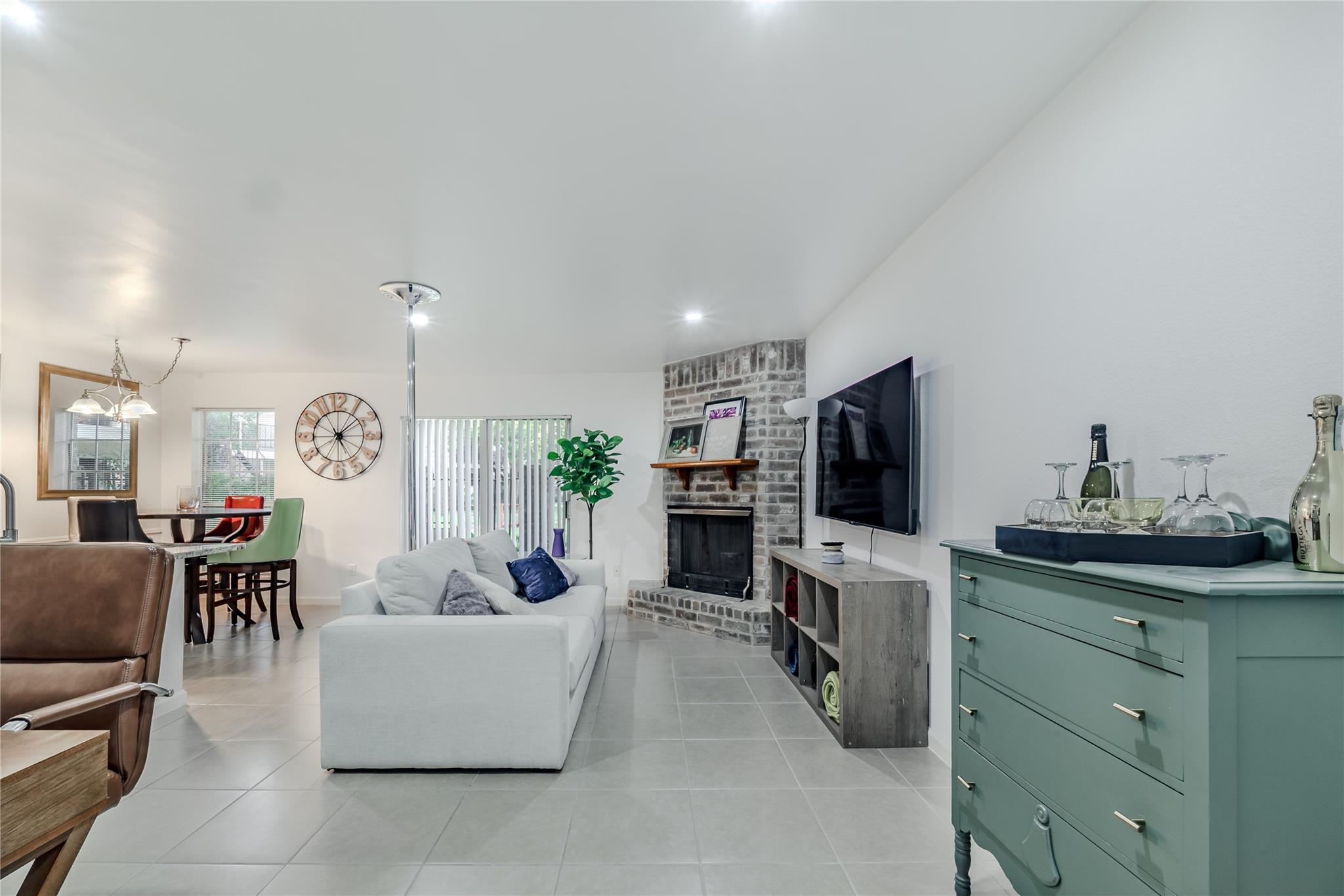 Houston, Texas 77063, United States, 1 Bedroom Bedrooms, ,1 BathroomBathrooms,Residential,Pending,211078