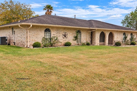 Photo of 302 County Road 893, Angleton, TX 77515 (MLS # 73724535)