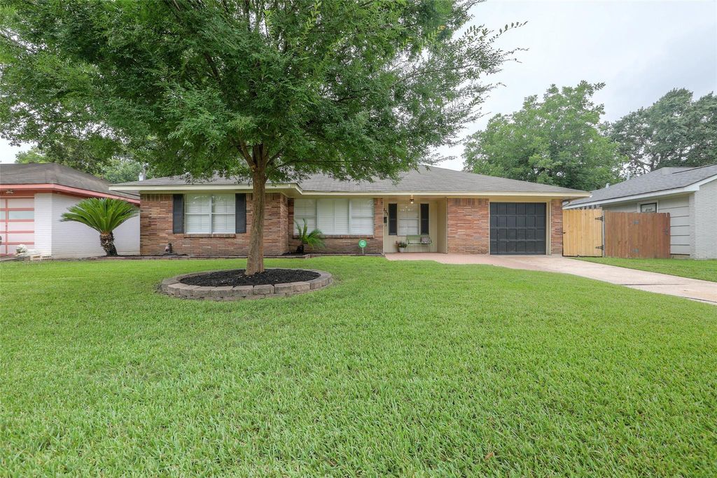 Photo of 6231 Wynnwood Lane, Houston, TX 77008 (MLS # 51896849)