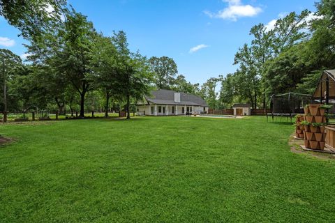 Tiny photo for 18 E Old Field Drive, Huffman, TX 77336 (MLS # 72762579)