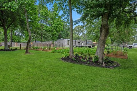 Tiny photo for 18 E Old Field Drive, Huffman, TX 77336 (MLS # 72762579)