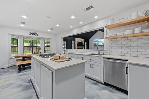 Tiny photo for 18 E Old Field Drive, Huffman, TX 77336 (MLS # 72762579)