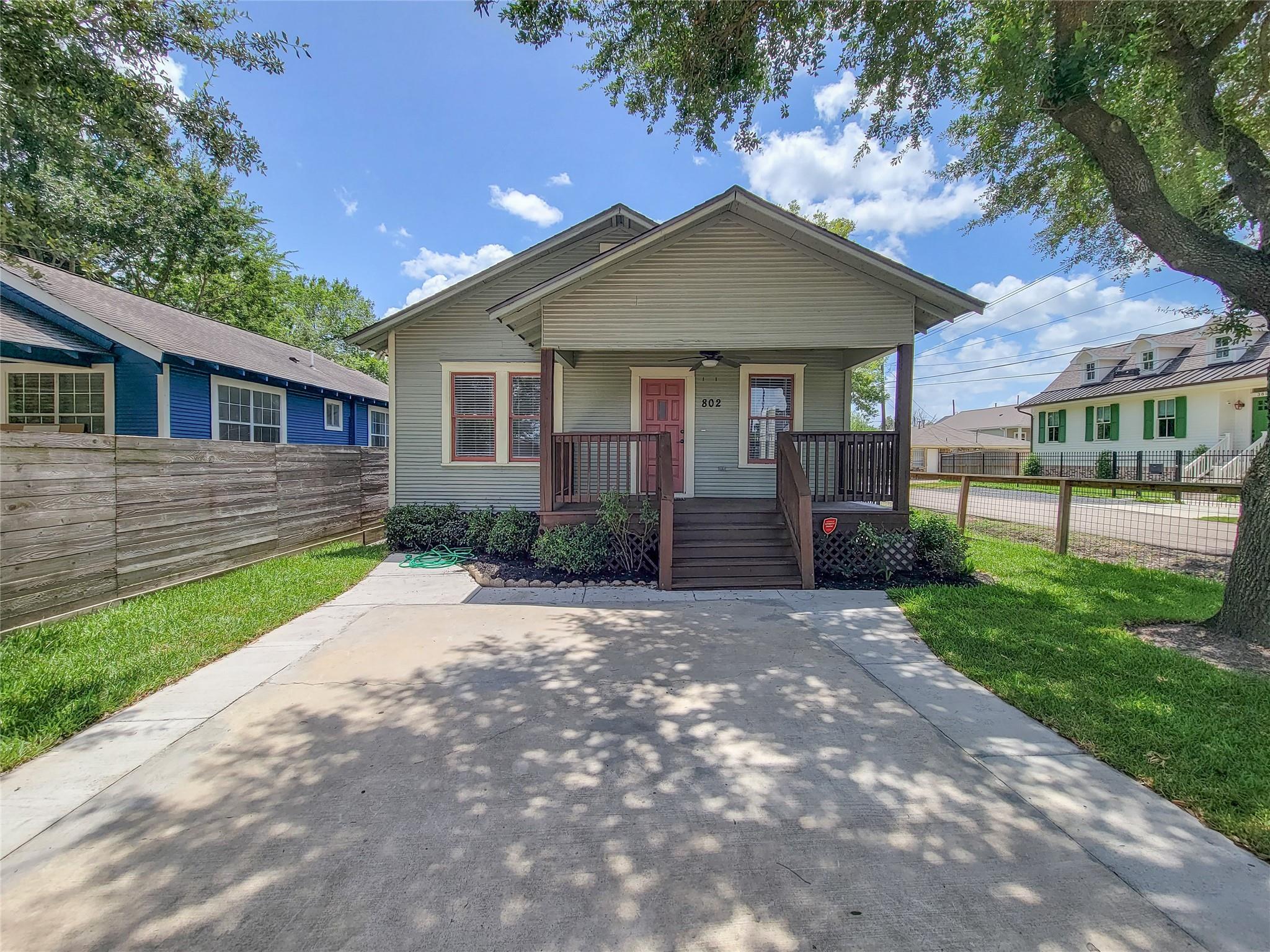 802 E 39th