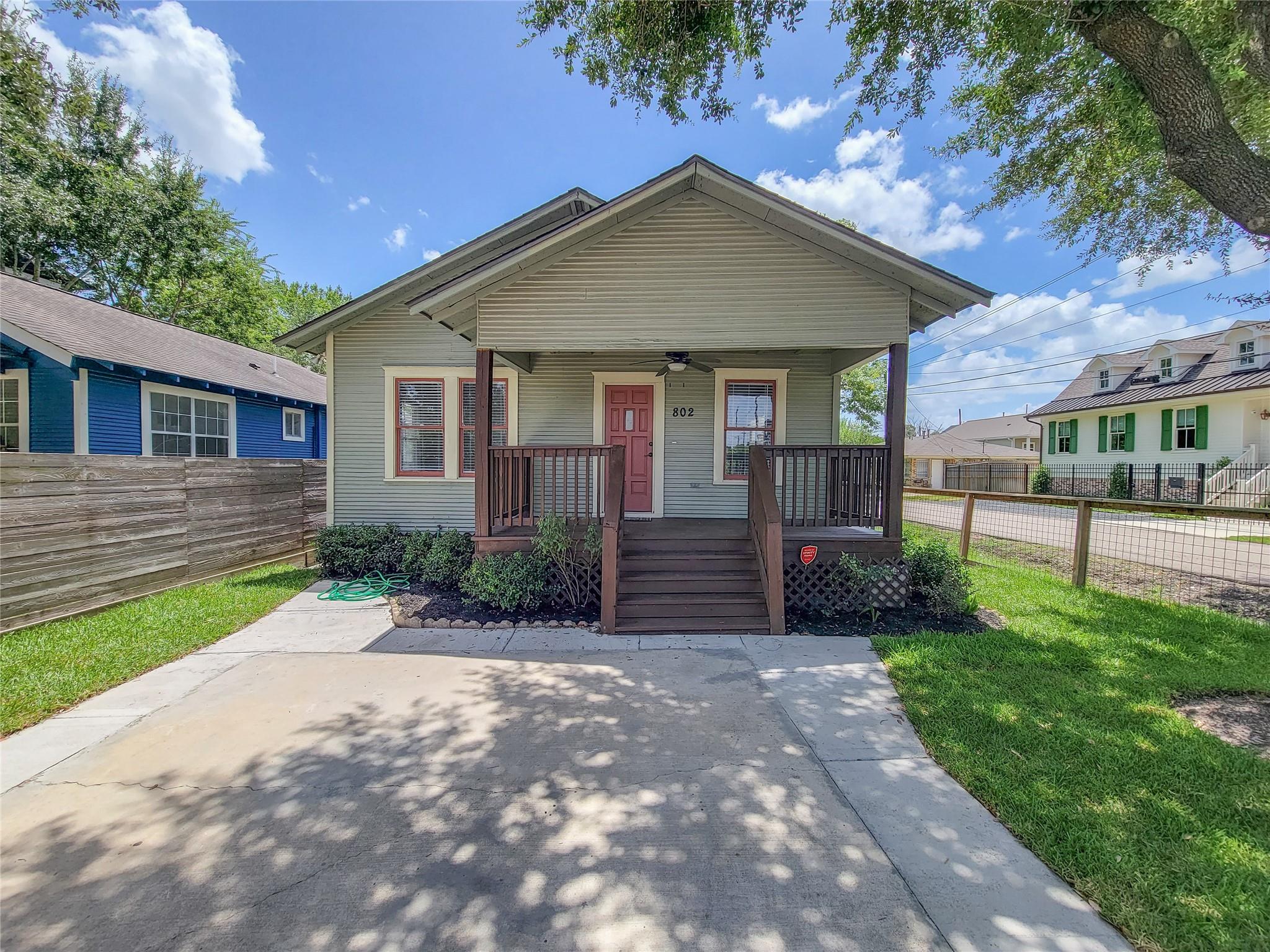 802 E 39th