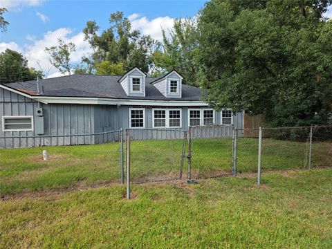 326 Texas Avenue Bacliff TX 77518