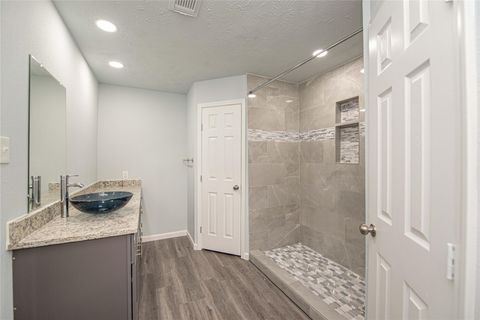 Photo of 15822 Bazelbriar Lane, Houston, TX 77489 (MLS # 2262181)