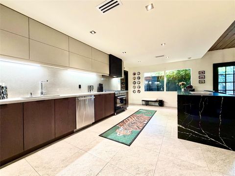 Tiny photo for 5454 John Dreaper Drive, Houston, TX 77056 (MLS # 97157689)