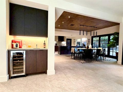 Tiny photo for 5454 John Dreaper Drive, Houston, TX 77056 (MLS # 97157689)