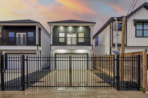 Photo of 119 E 38th Street, Houston, TX 77018 (MLS # 10208150)