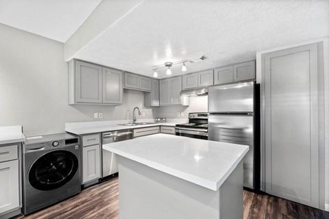 Apartment For Rent - 935 Byrne Street #B23<br/> Houston, TX 77009
