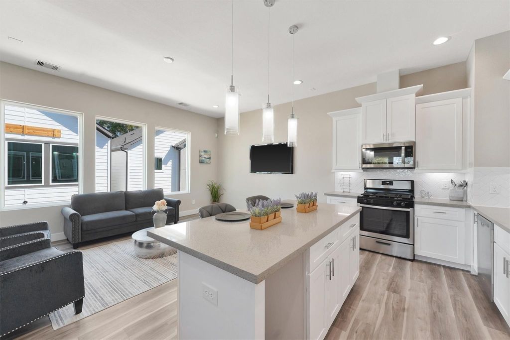 Photo of 238 Julia Street #E, Houston, TX 77022 (MLS # 7631195)