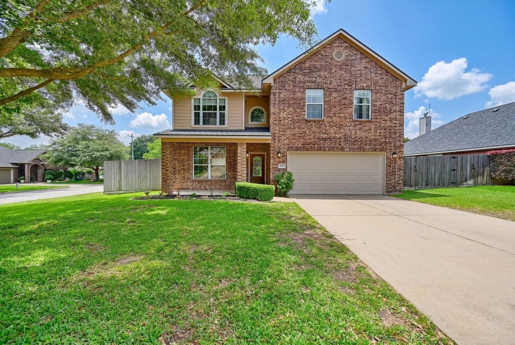 Photo of 1109 Walnut Bend Bnd, Brenham, TX 77833 (MLS # 31116364)