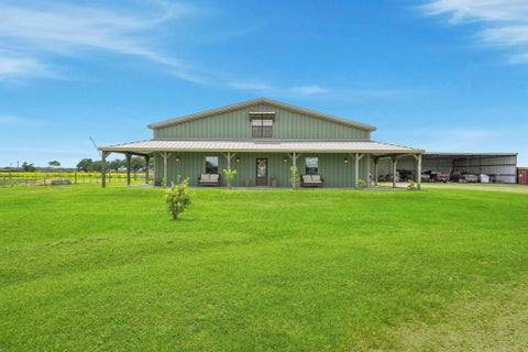 Photo of 1604 County Road 370, El Campo, TX 77437 (MLS # 35418056)