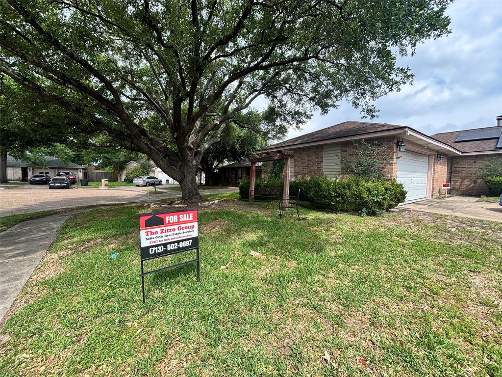 Photo of 13315 Whitchurch Way, Houston, TX 77015 (MLS # 80226258)