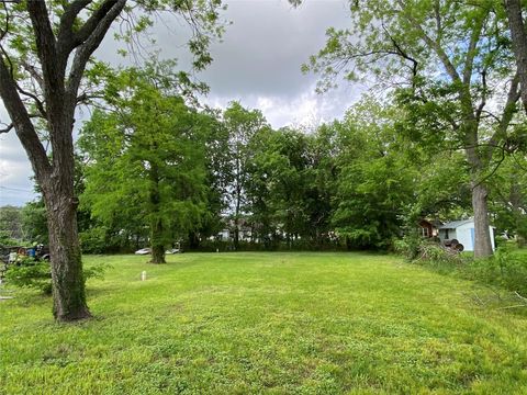 Vacant Land For Sale - 6538 Railroad Street<br/> Wallis, TX 77485