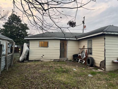 Photo of 8016 Munn Street, Houston, TX 77029 (MLS # 76100155)