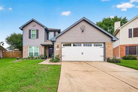 Homes For Sale - 7219 Meadow Mist Court<br/> Houston, TX 77041