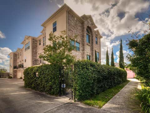 Townhouse For Sale - 1110 Birdsall Street<br/> Houston, TX 77007