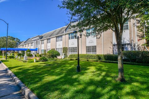 Photo of 2700 Bellefontaine Street #A6, Houston, TX 77025 (MLS # 24936758)