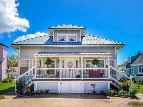 Homes For Sale - 205 Main Street<br/> Matagorda County, Palacios, TX 77465