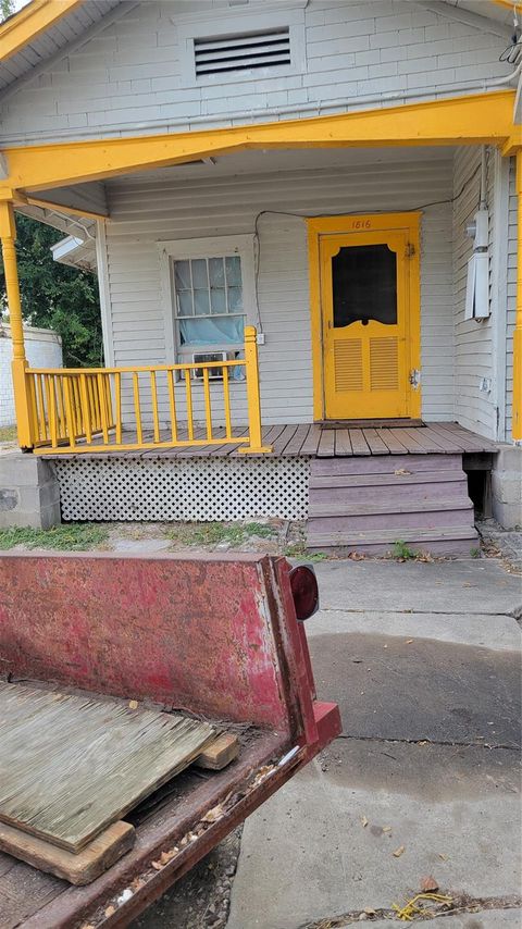 Photo of 1816 Mckee Street, Houston, TX 77009 (MLS # 21621556)