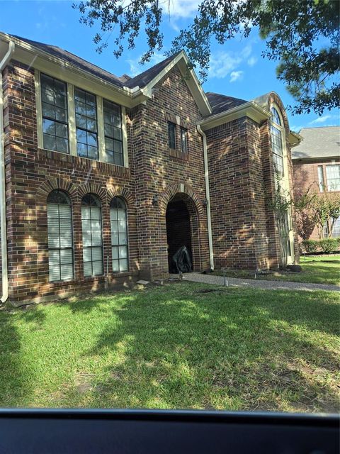 Photo of 9911 Chalford Drive, Sugar Land, TX 77498 (MLS # 73929840)