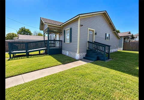 Photo of 7517 N Main Street, Houston, TX 77022 (MLS # 93439557)