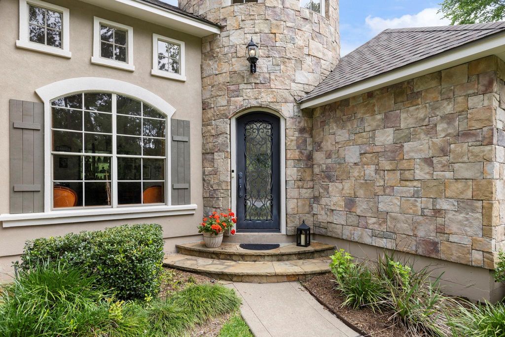 Photo of 107 E Mirror Ridge Circle, The Woodlands, TX 77382 (MLS # 75657162)