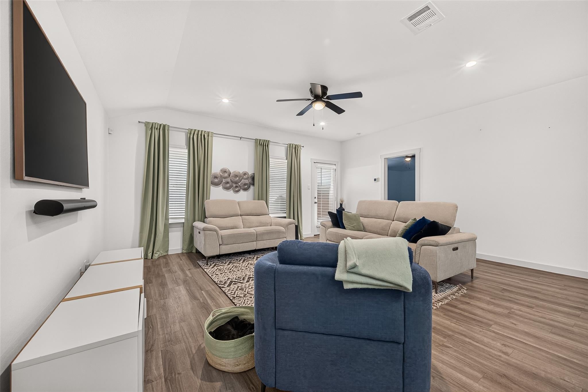7923 Sleek Flock Lane