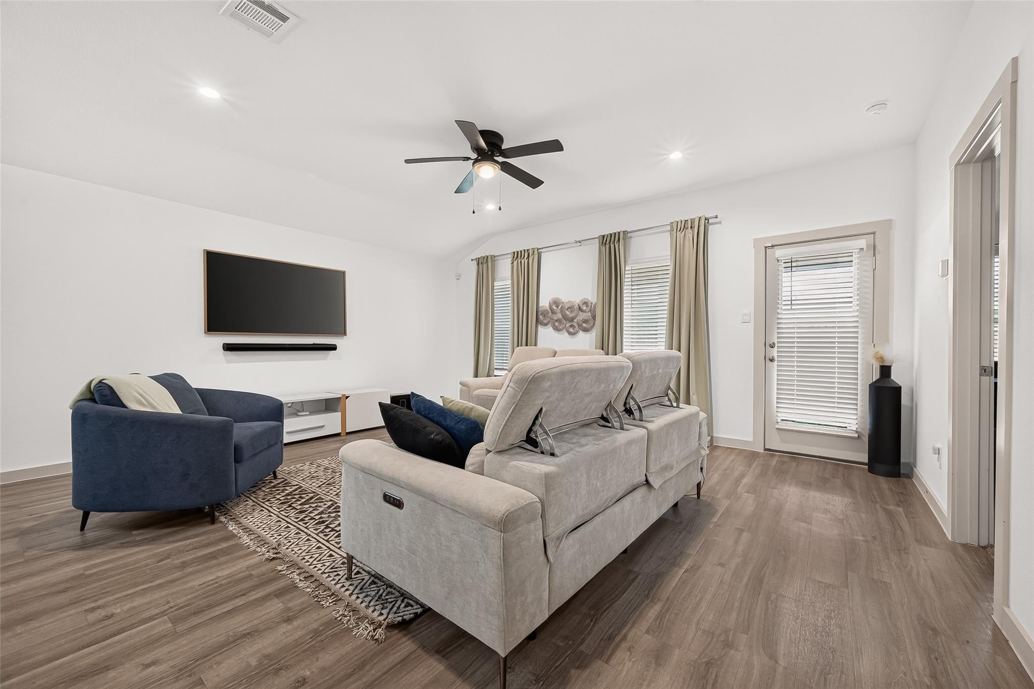 7923 Sleek Flock Lane