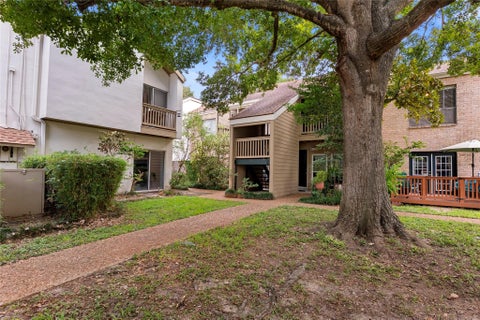 Photo of 2100 Tanglewilde Street #614, Houston, TX 77063 (MLS # 18142479)