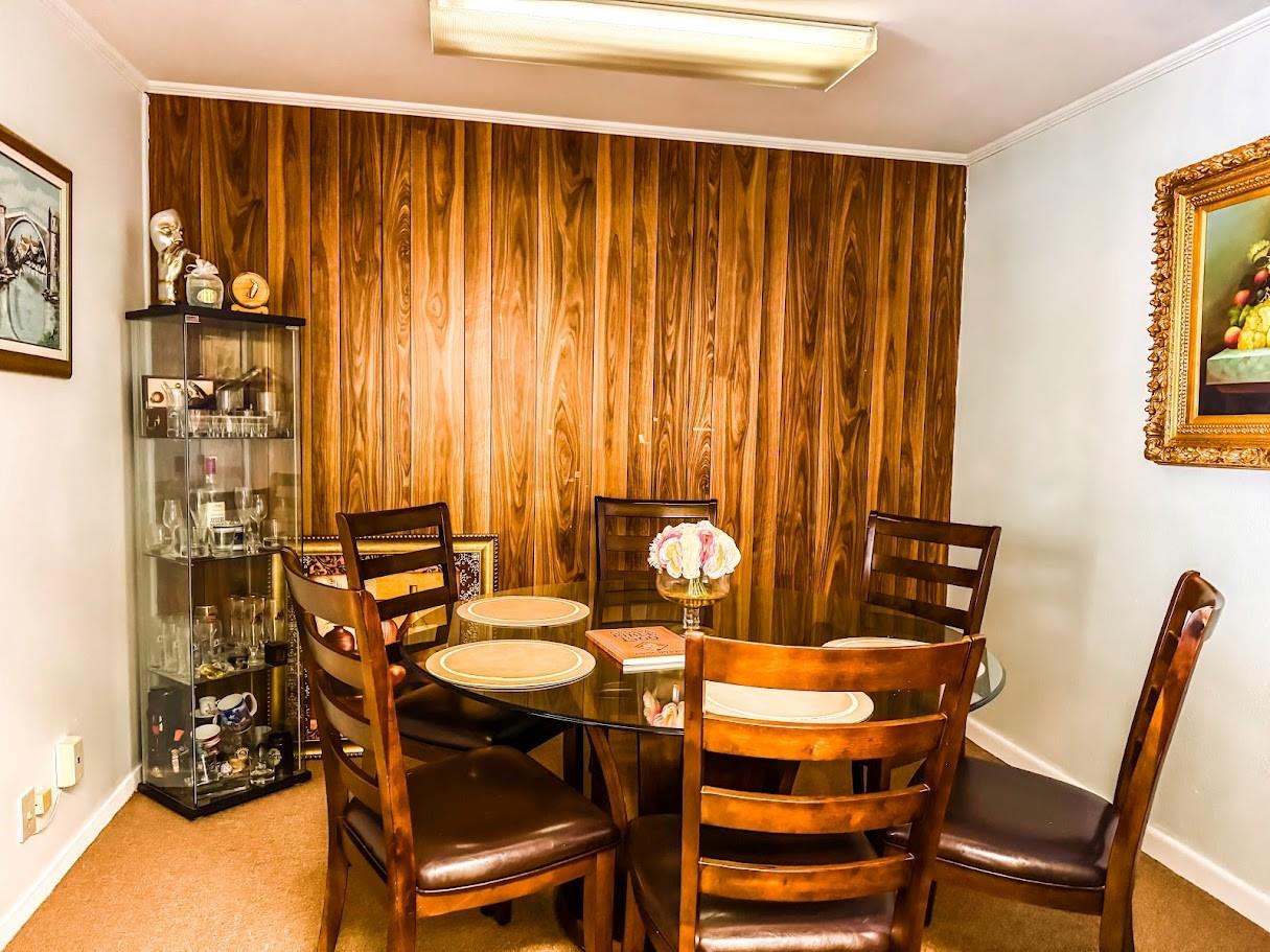 552 E Commerce Street