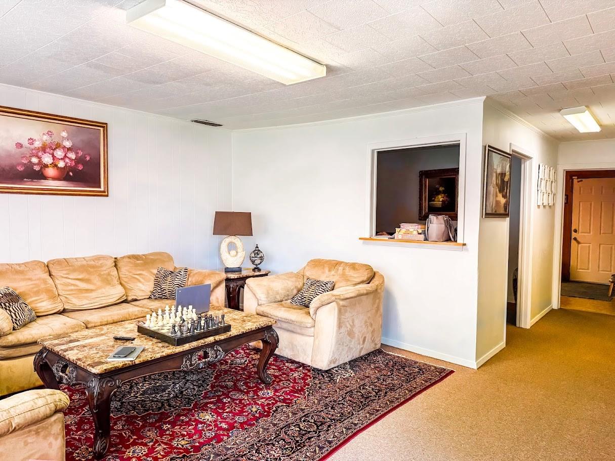 552 E Commerce Street