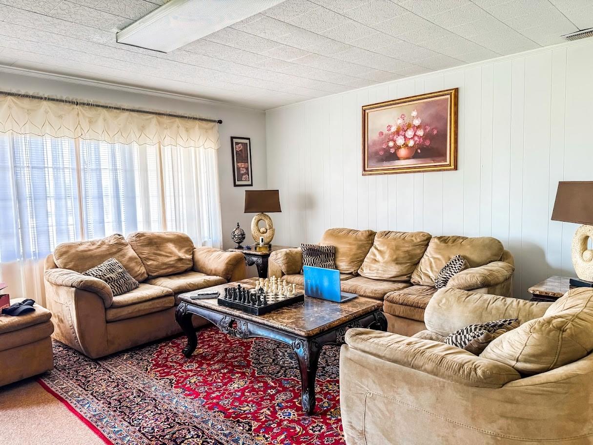 552 E Commerce Street