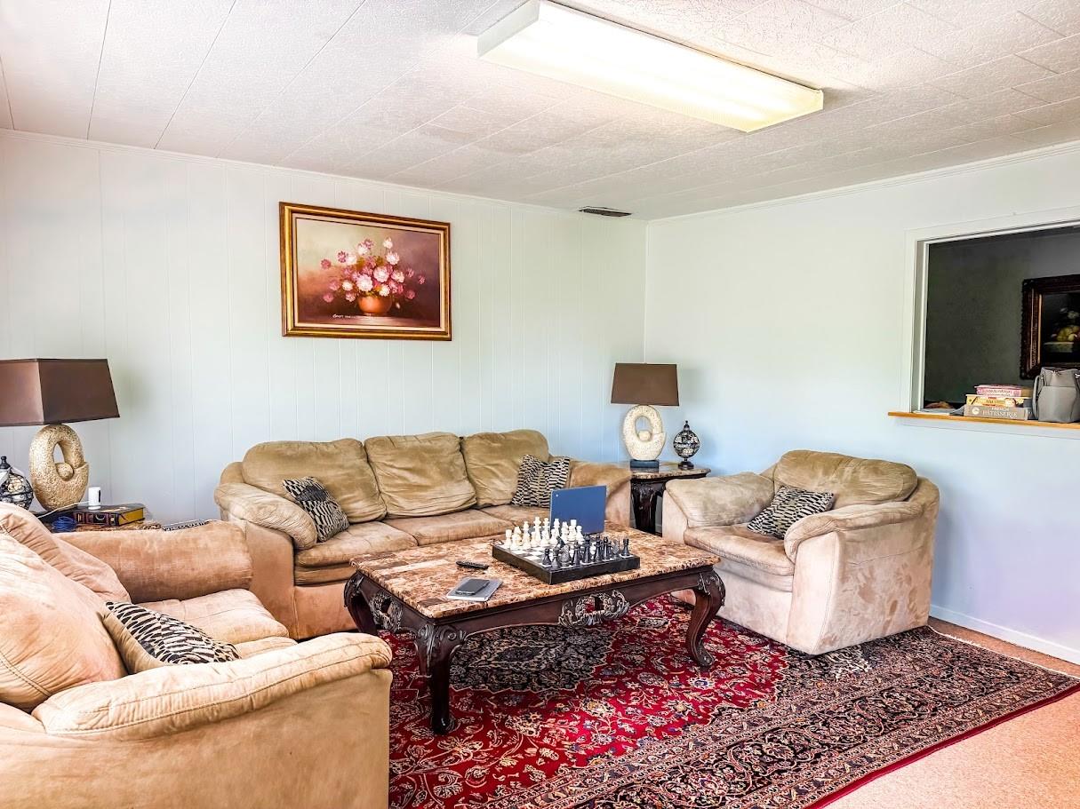 552 E Commerce Street