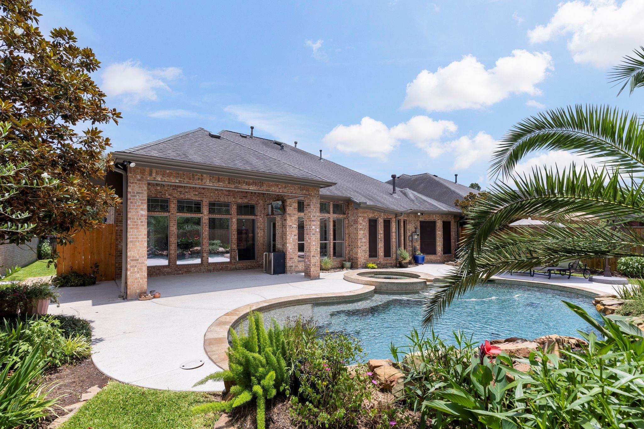 35 Avalon Oaks Court