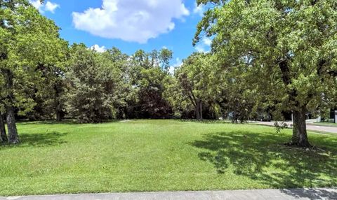Photo of 5502 Mcculloch Circle, Houston, TX 77056 (MLS # 74297961)
