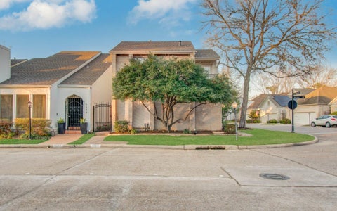 Homes For Sale - 9582 Doliver Drive<br/> Houston, TX 77063