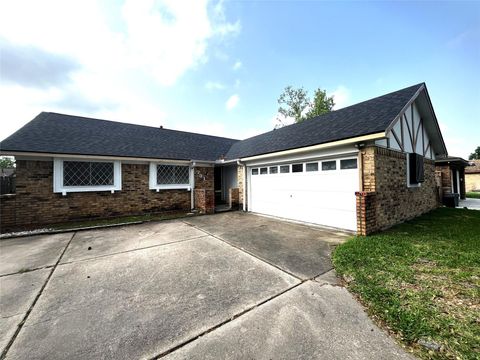 Photo of 731 Seafoam Road, Houston, TX 77062 (MLS # 40696431)