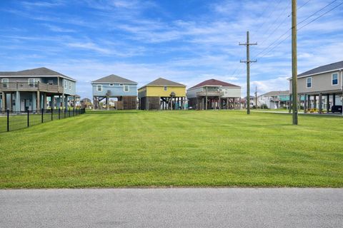 Photo of 858 Palmetto Drive, Crystal Beach, TX 77650 (MLS # 16933529)